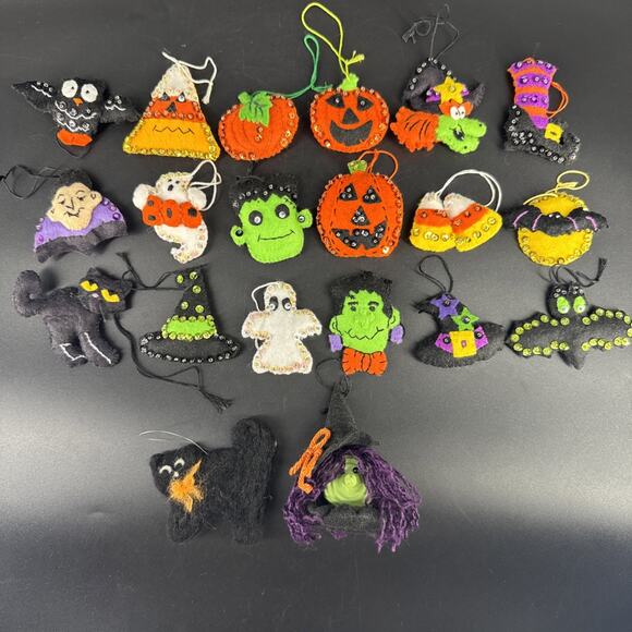 Bucilla & Other Felt Sequins Halloween Ornaments Completed Large Lot of 20 - Picture 1 of 16
